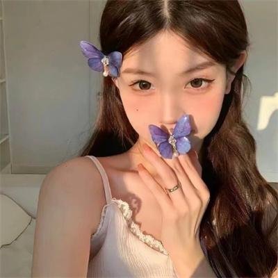 不动声色的柏田小姐与喜形于色的太田君